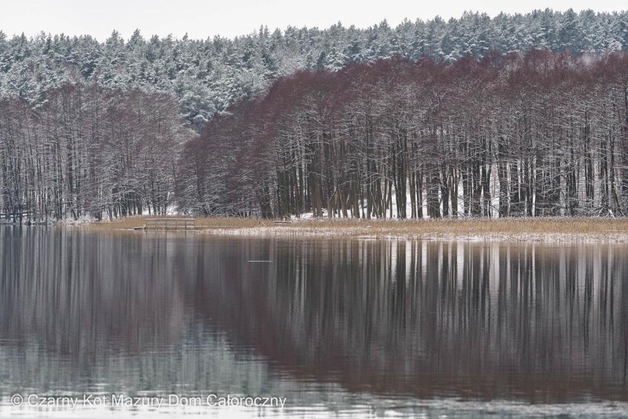 Czarny Kot Mazury Dom Caloroczny Villa Malkinie Bagian luar foto