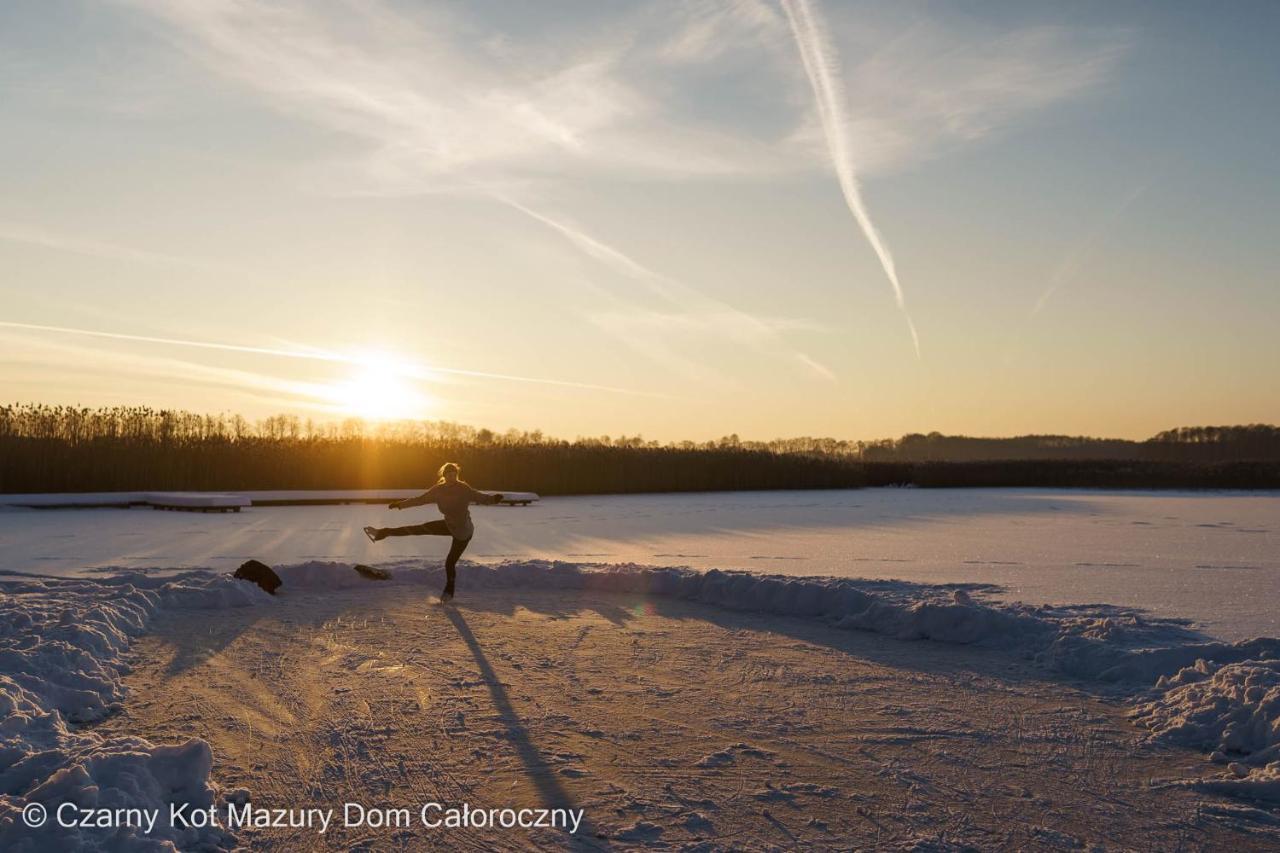 Czarny Kot Mazury Dom Caloroczny Villa Malkinie Bagian luar foto