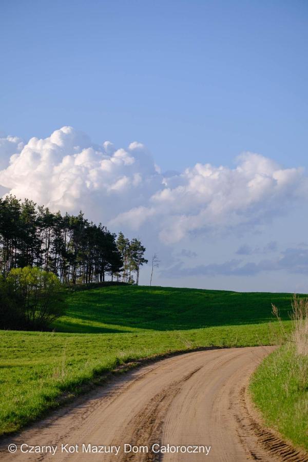 Czarny Kot Mazury Dom Caloroczny Villa Malkinie Bagian luar foto