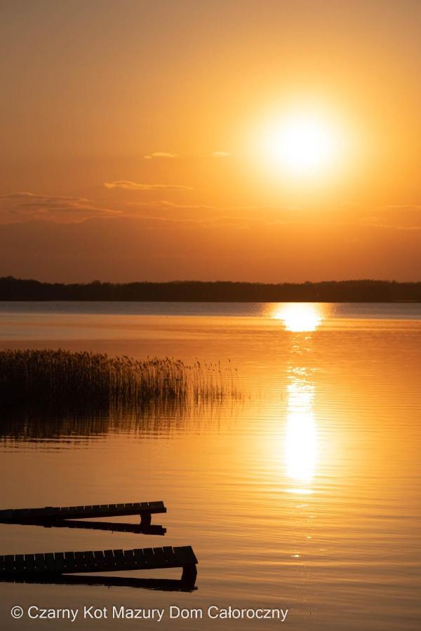 Czarny Kot Mazury Dom Caloroczny Villa Malkinie Bagian luar foto