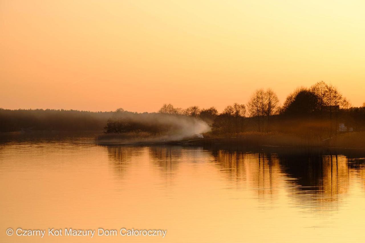 Czarny Kot Mazury Dom Caloroczny Villa Malkinie Bagian luar foto