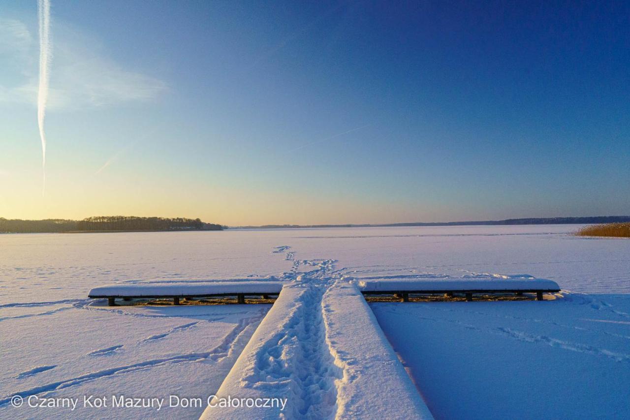 Czarny Kot Mazury Dom Caloroczny Villa Malkinie Bagian luar foto