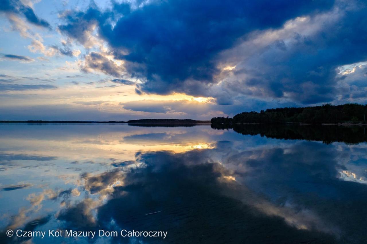 Czarny Kot Mazury Dom Caloroczny Villa Malkinie Bagian luar foto